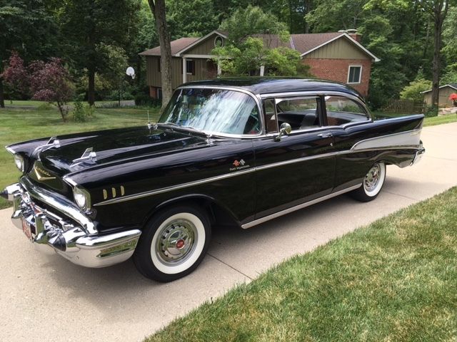 1957 Chevrolet Bel Air - Fuel Injected - Show condition from top to bottom 1957 Chevrolet Bel Air/150/210