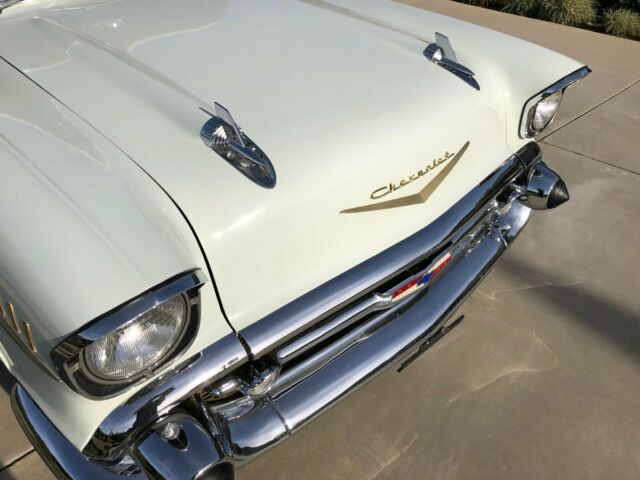 1957 Chevrolet Bel Air/150/210 Gold Trim - photo 10
