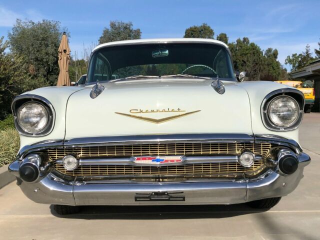 1957 Chevrolet Bel Air/150/210 Gold Trim - photo 2