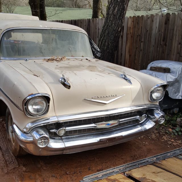 1957 Chevrolet Bel Air/150/210 - 4 Door Post Car - V8 - 2 Speed Power Glide 1957 Chevrolet Bel Air/150/210