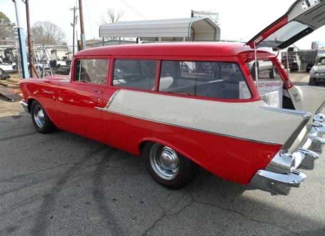 1957 Chevrolet Handyman Wagon - photo 2