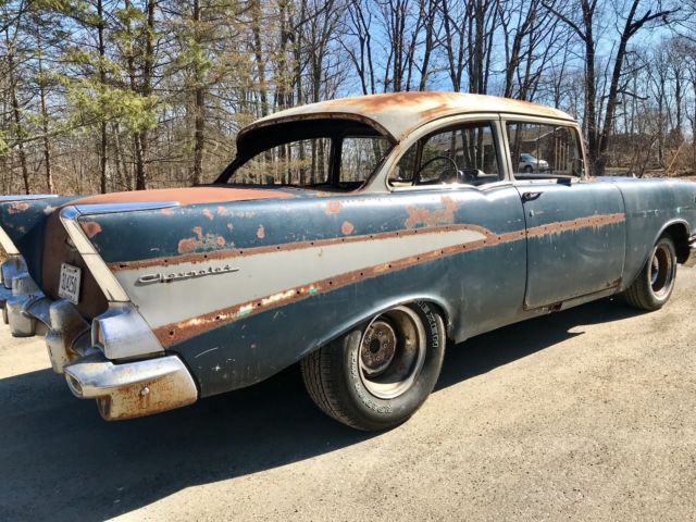 1957 Chevrolet Bel Air/150/210 Belair 2 DOOR POST v8 RUNS GOOD STICK SHIFT - photo 2