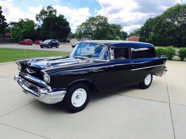 1957 Chevrolet Sedan Delivery - Fuel injected V8 - 4 speed manual - Black Widow 1957 Chevrolet Sedan Delivery 4 speed w/ fuel injection