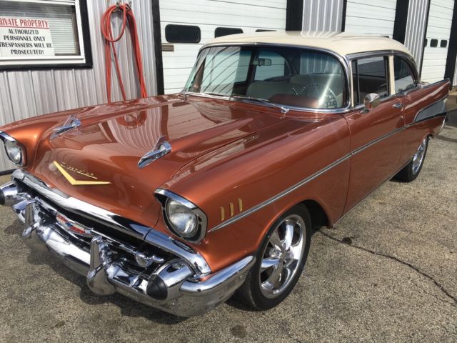 1957 Chevrolet Bel Air/150/210 gold pakage - photo 2