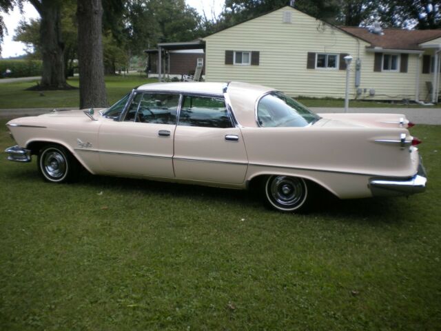 1957 Chrysler Imperial Southampton - photo 2
