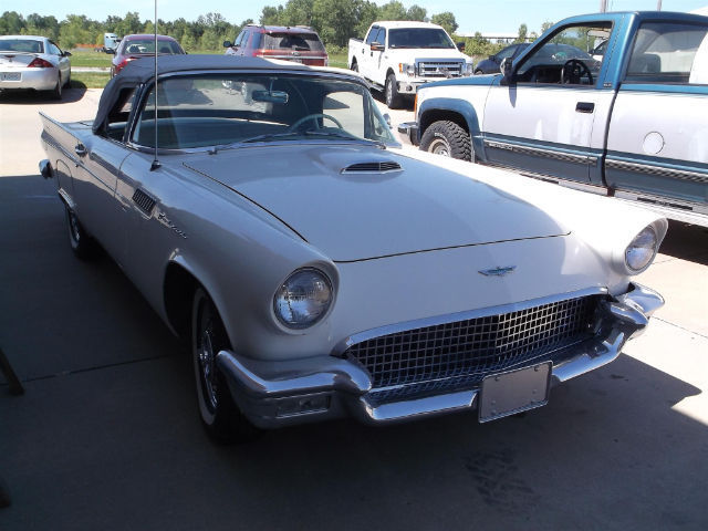 1957 Ford Thunderbird - photo 3