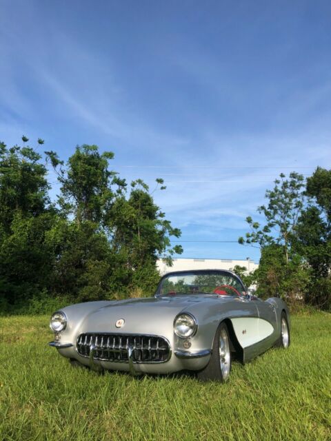 1957 Chevrolet Corvette Convertible - photo 2