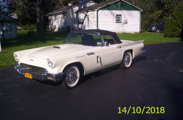 1957 Ford Thunderbird