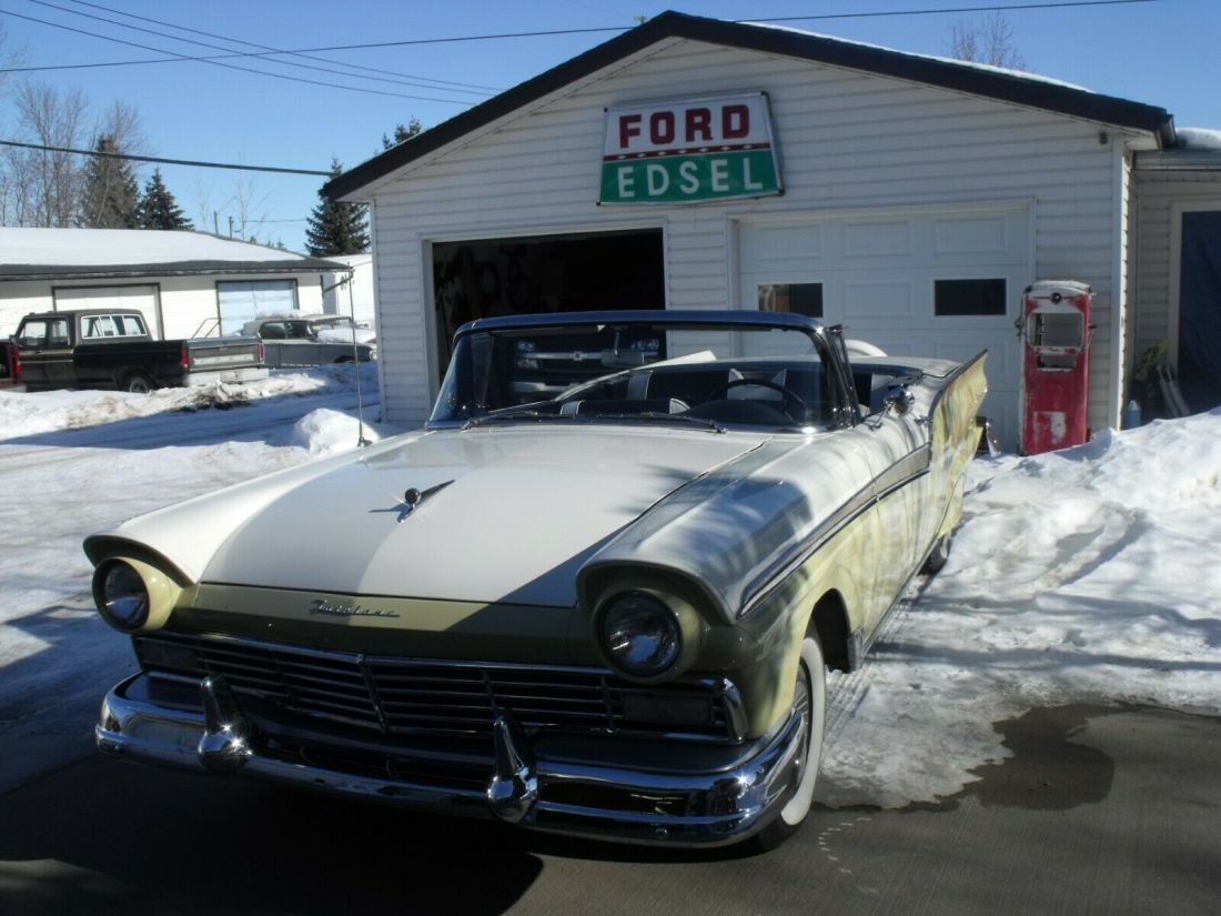 1957 Ford Fairlane - photo 2