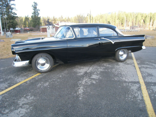 1957 Ford Fairlane Custom Tudoor - photo 2