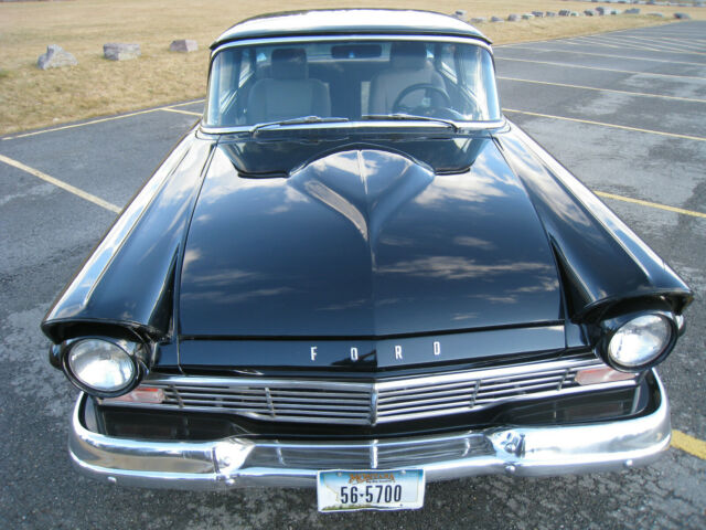 1957 Ford Fairlane Custom Tudoor - photo 6