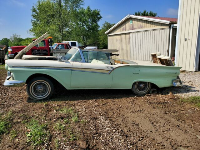 1957 Ford Fairlane - photo 2