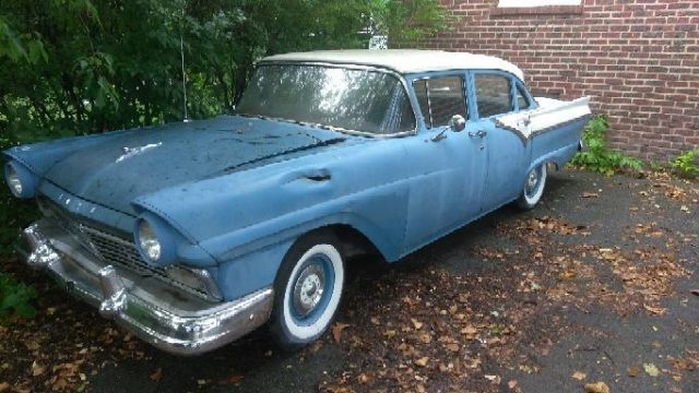1957 Ford Fairlane - photo 2