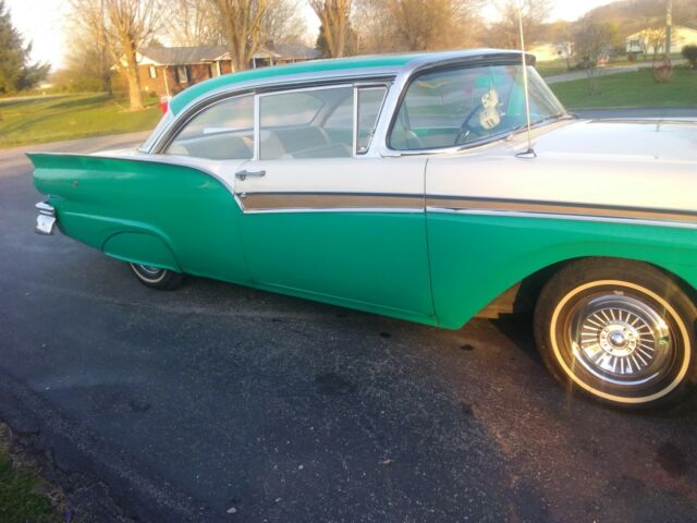 1957 Ford Fairlane - photo 2