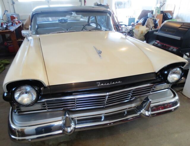 1957 Ford Fairlane - photo 2