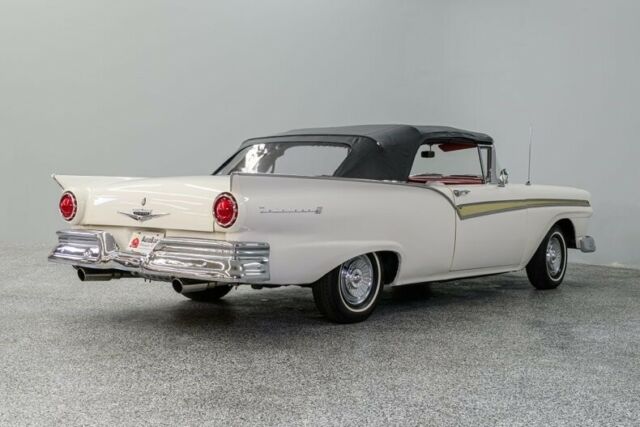 1957 Ford Fairlane -- - photo 10