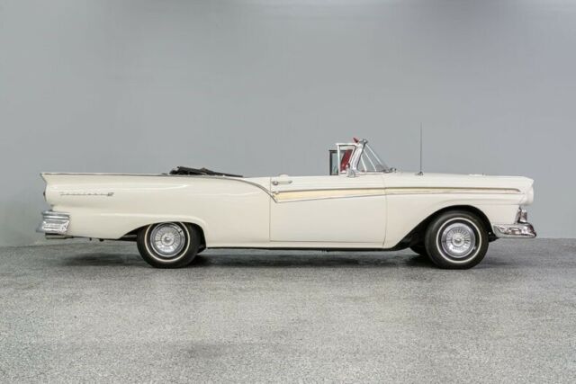 1957 Ford Fairlane -- - photo 11