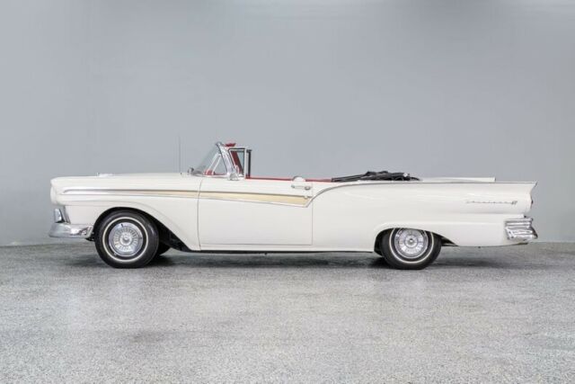 1957 Ford Fairlane -- - photo 3