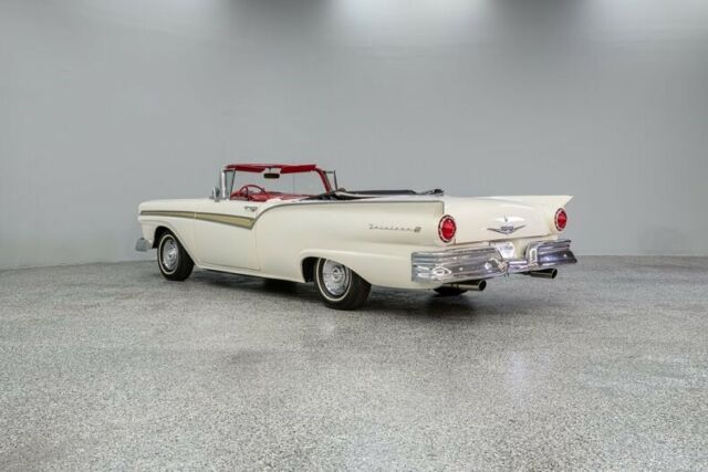 1957 Ford Fairlane -- - photo 4