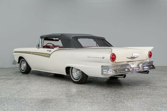 1957 Ford Fairlane -- - photo 5