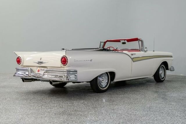 1957 Ford Fairlane -- - photo 9
