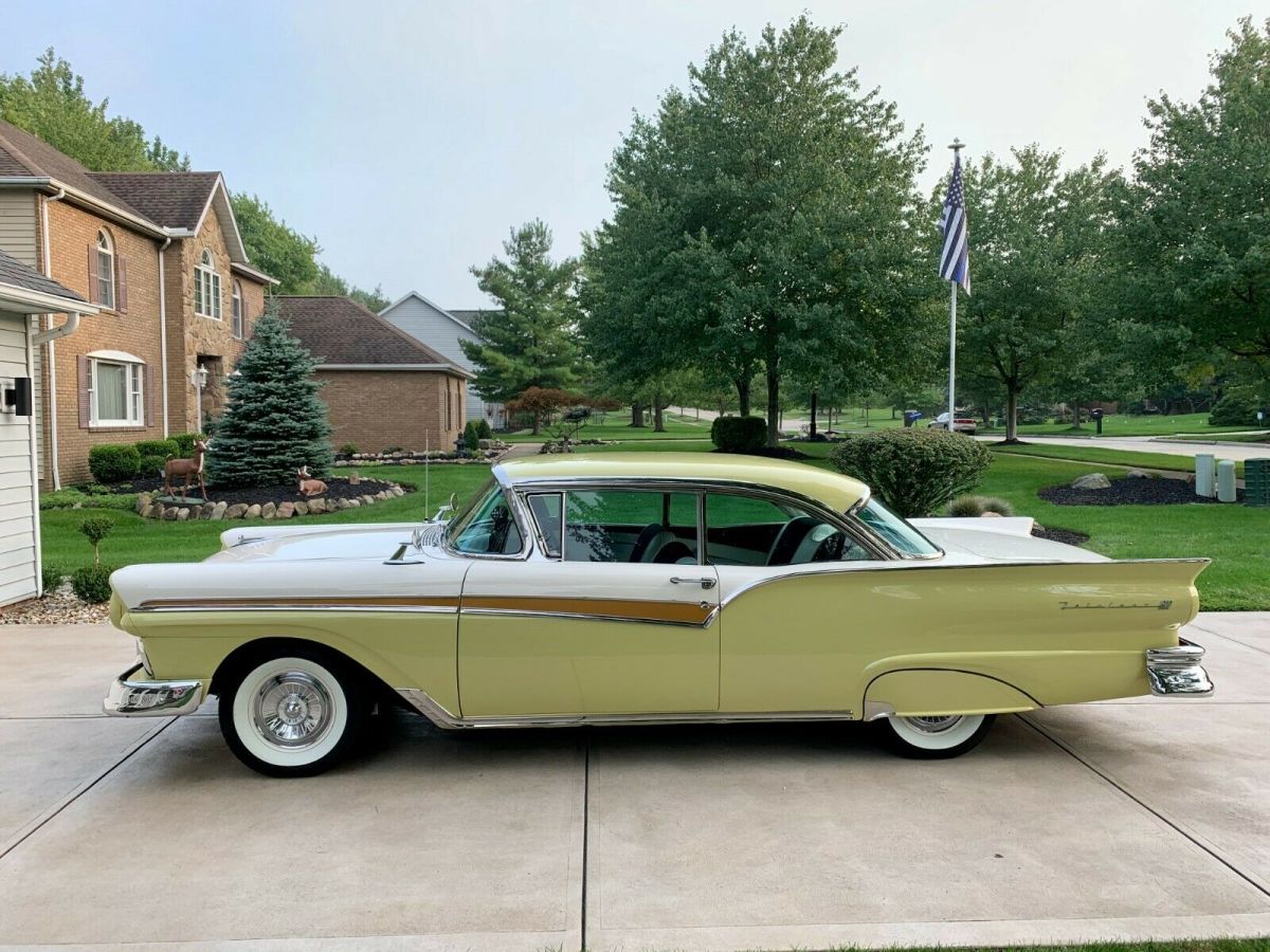 1957 Ford Fairlane 500 - photo 2