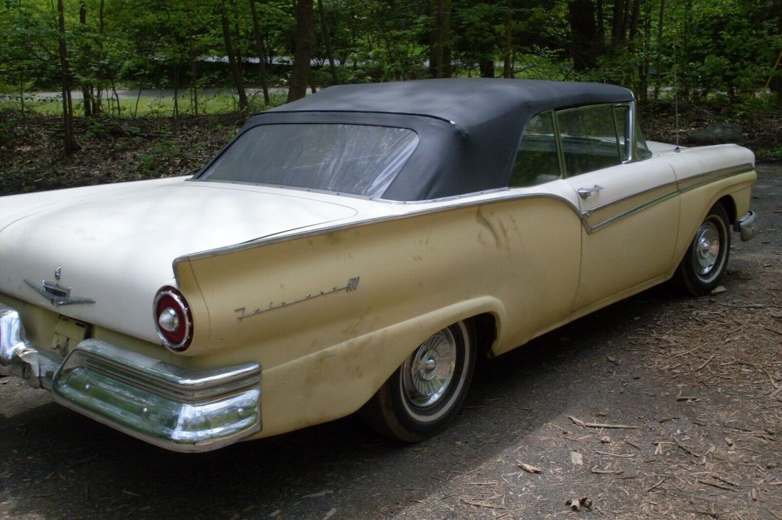 1957 Ford Fairlane - photo 3