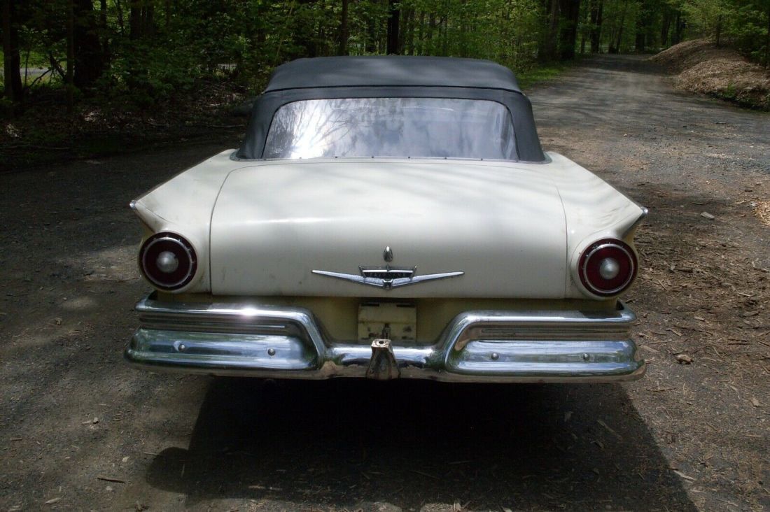 1957 Ford Fairlane - photo 4