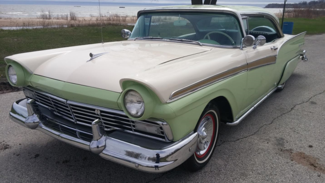 1957 Ford Fairlane - photo 4