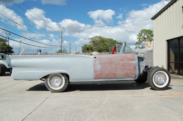 1957 Ford Fairlane - photo 2
