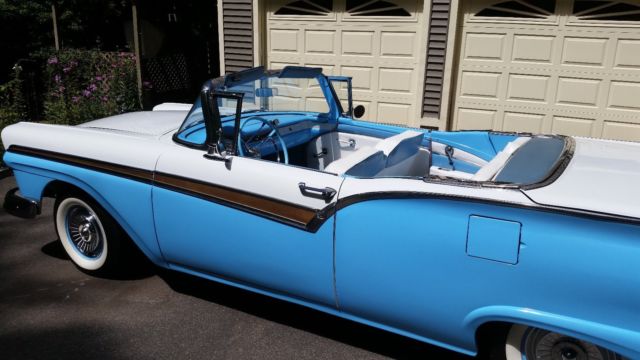 1957 Ford Fairlane Skyliner - photo 2