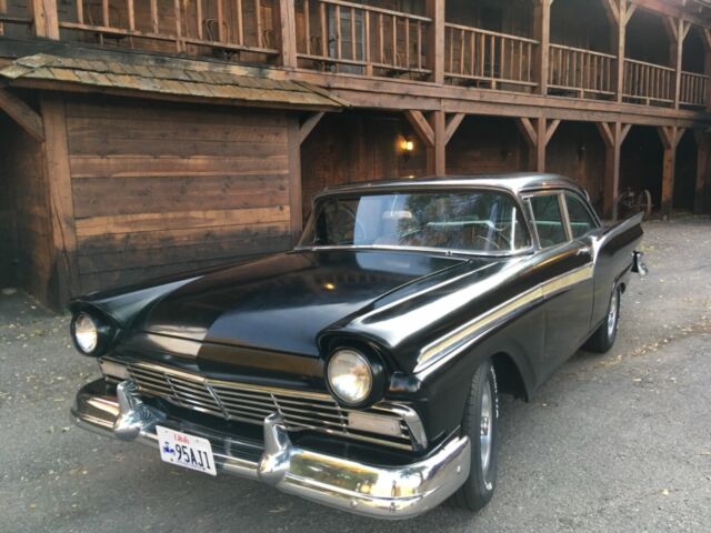 1957 Ford Fairlane 500 Sport Coupe - photo 4
