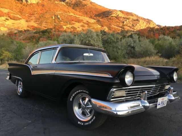 1957 Ford Fairlane 500 Sport Coupe - photo 6