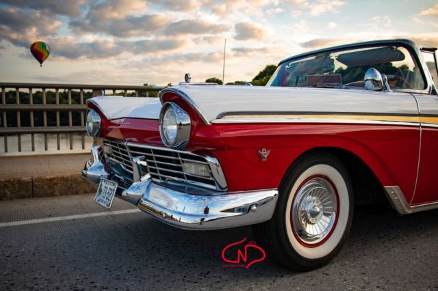 1957 Ford Fairlane Skyliner - photo 2