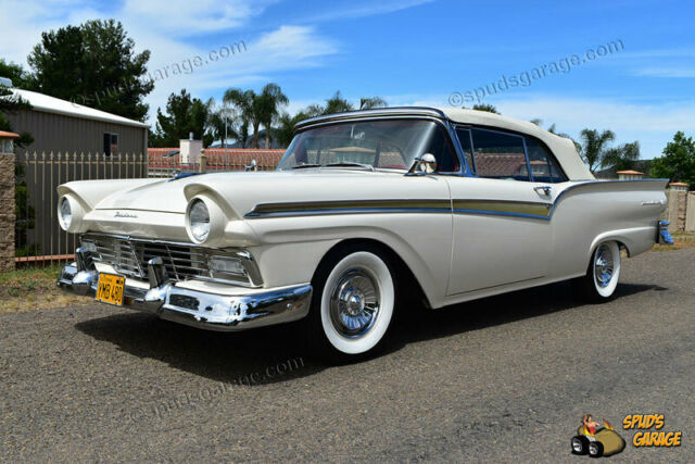 1957 Ford Fairlane 500 Sunliner
