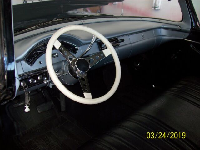 1957 Ford Fairlane - photo 2