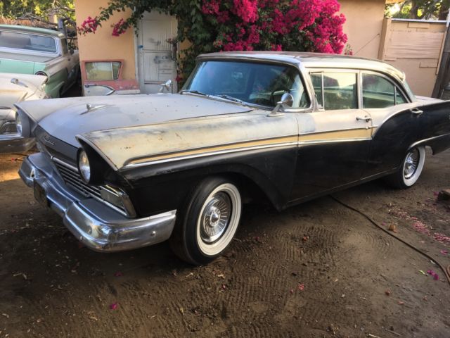 1957 Ford Fairlane - photo 2