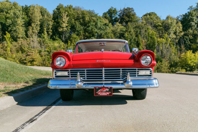1957 Ford Fairlane 2 Door Hardtop - photo 2