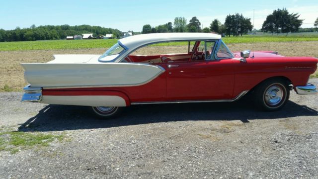 1957 Ford Fairlane Victoria - photo 2