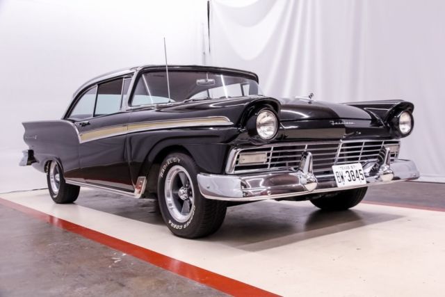 1957 Ford Fairlane -- - photo 4