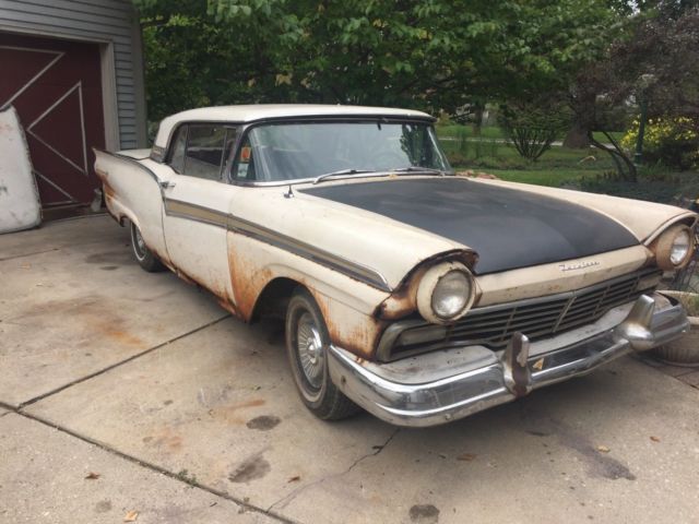 1957 Ford Fairlane - photo 2