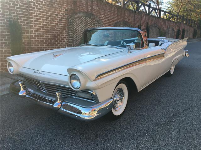 1957 Ford Fairlane - photo 2