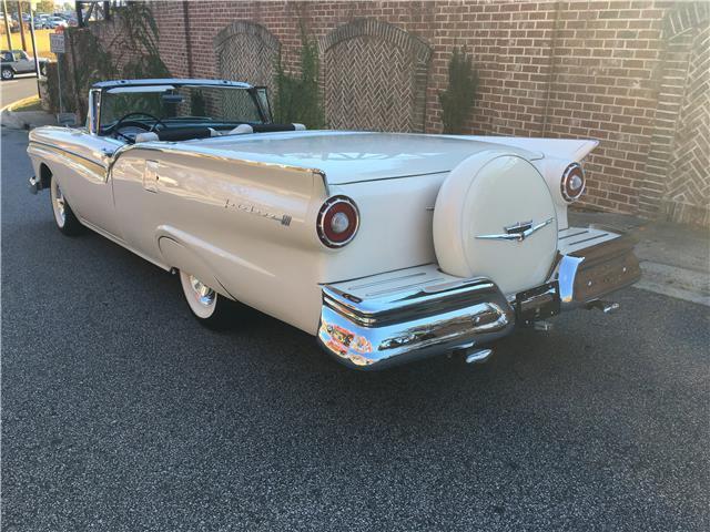 1957 Ford Fairlane - photo 3