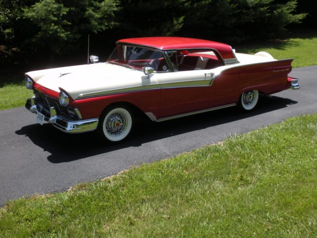1957 Ford Fairlane Skyliner - photo 2