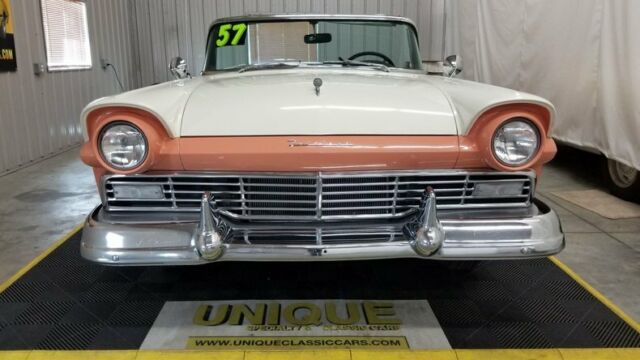 1957 Ford Fairlane Skyliner Retractable Hardtop - photo 2