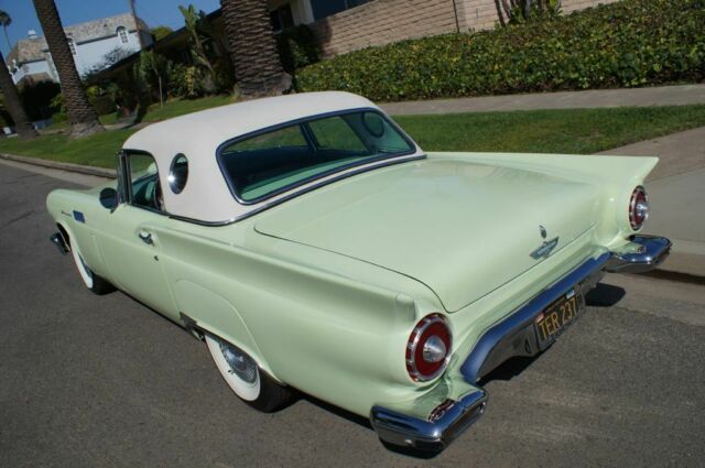 1957 Ford Thunderbird - photo 2