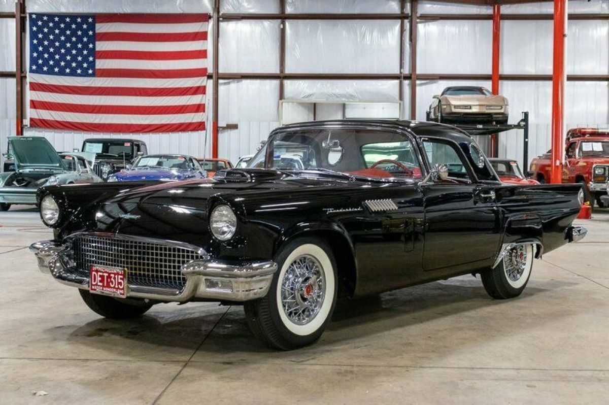 1957 Ford Thunderbird 1958 Miles Black Roadster 312ci V8 3-Speed Manual 1957 Ford Thunderbird