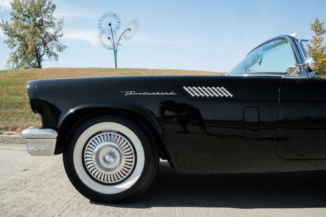 1957 Ford Thunderbird - photo 4