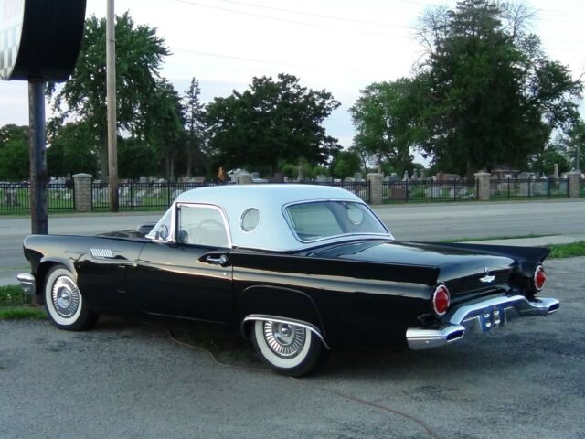 1957 Ford Thunderbird - photo 4