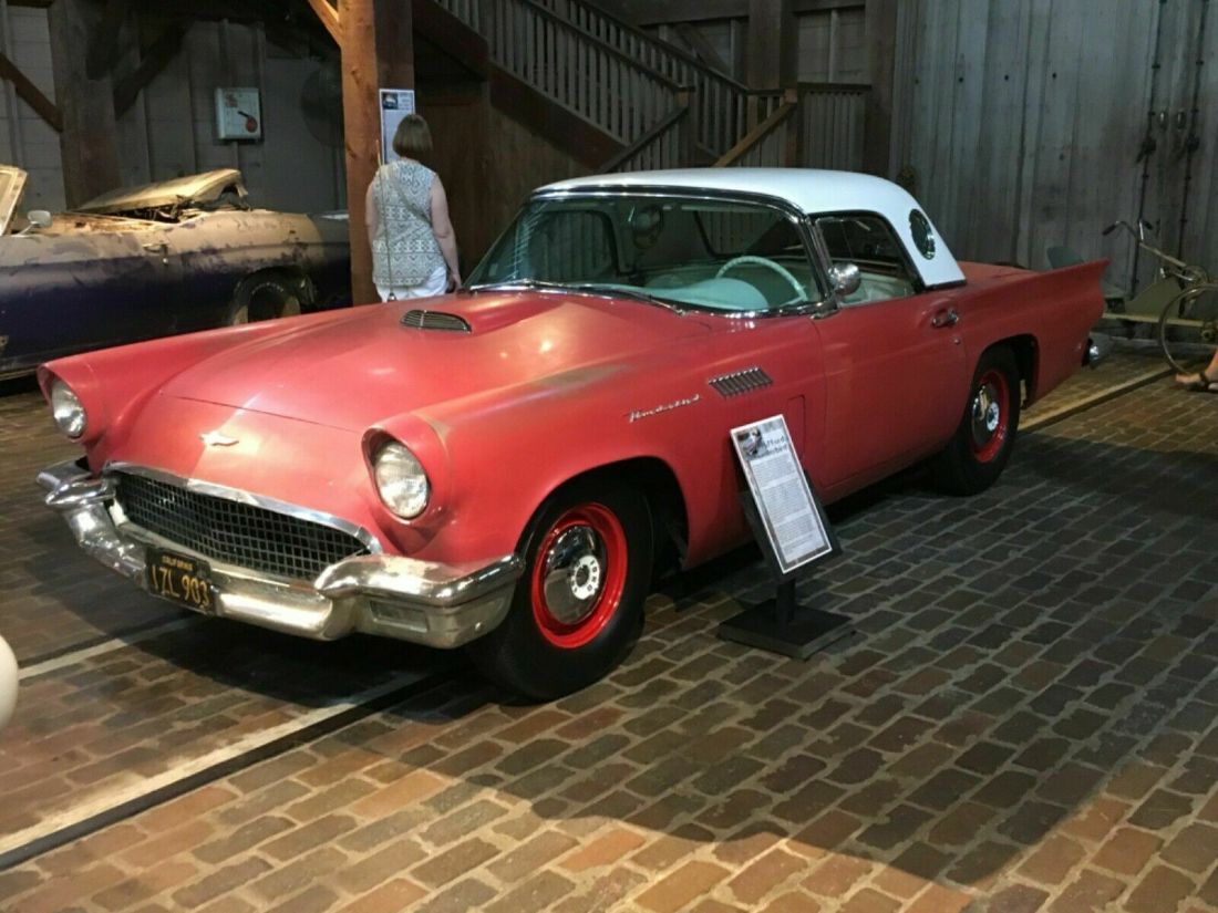 1957 Ford Thunderbird Convertible - photo 2